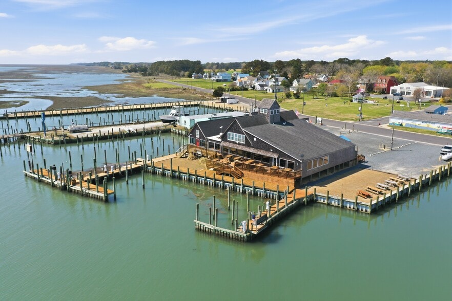 More Photos Of 17 Atlantic Ave, Wachapreague Restaurant For Sale