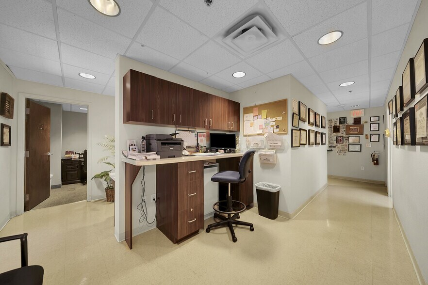 More Photos Of 350 N Pine Island Rd, Plantation Medical For Lease
