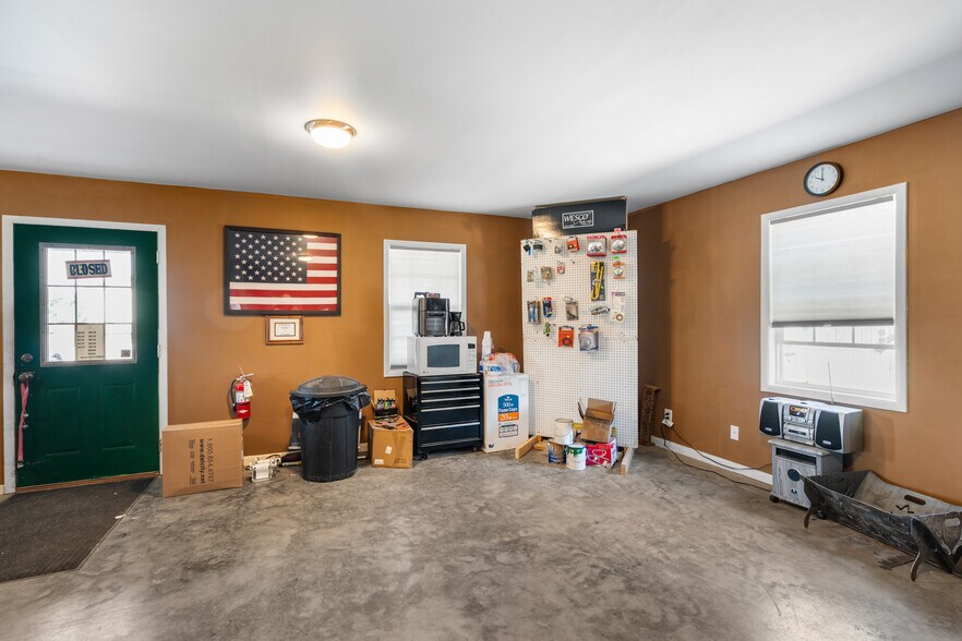 More Photos Of 2946 State Highway V, Matthews Warehouse For Sale