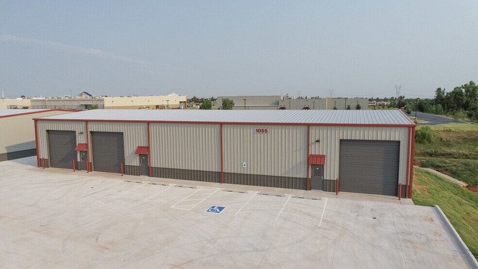 More Photos Of 1031 Thunderbird Lane, Mustang Warehouse For Lease