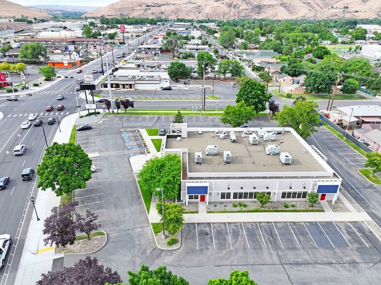 More Photos Of 905 N 1st St, Yakima Restaurant For Sale