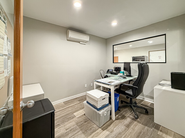 More Photos Of 7650 Gloria Ave, Van Nuys Warehouse For Sale