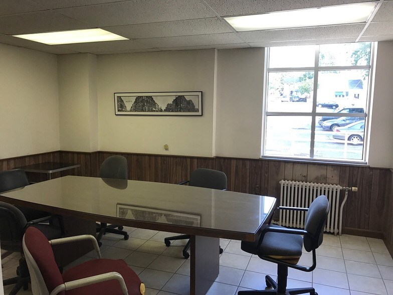 More Photos Of 161 N Lincoln Ave, Salem Office For Sale