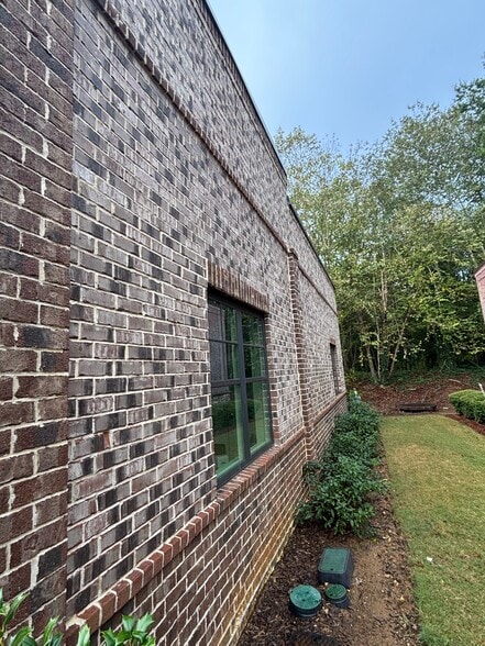 More Photos Of 113 Village Ctr W, Woodstock Office For Sale