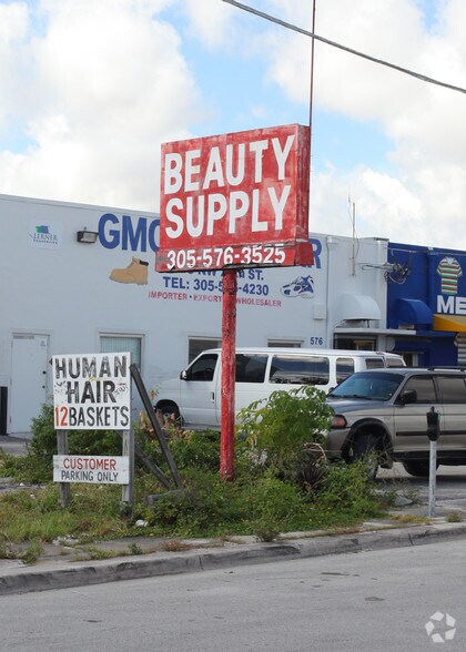 More Photos Of 560 NW 27th St, Miami Freestanding For Lease
