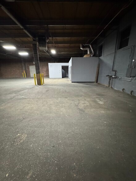 More Photos Of 1034 Linwood St, Brooklyn Warehouse For Lease