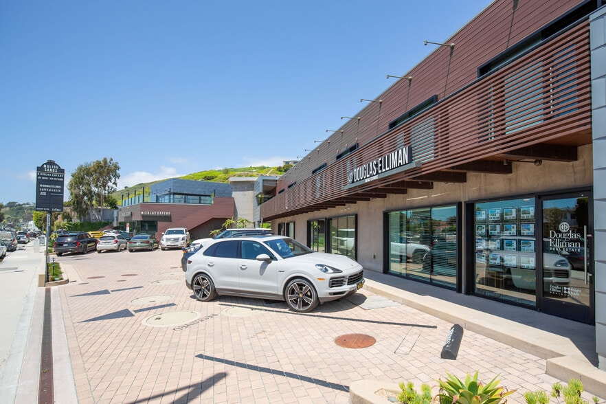 More Photos Of 22333 Pacific Coast Hwy, Malibu Storefront Retail Office For Lease