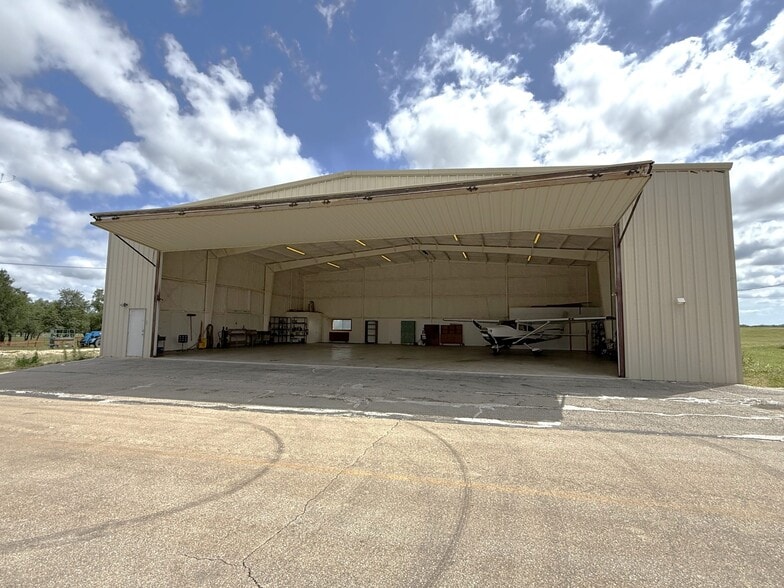 More Photos Of 501 Wright Brothers Dr, Georgetown Airplane Hangar For Sale