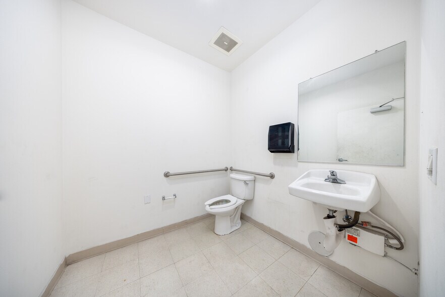 More Photos Of 1773 W San Bernardino Rd, West Covina Warehouse For Sale