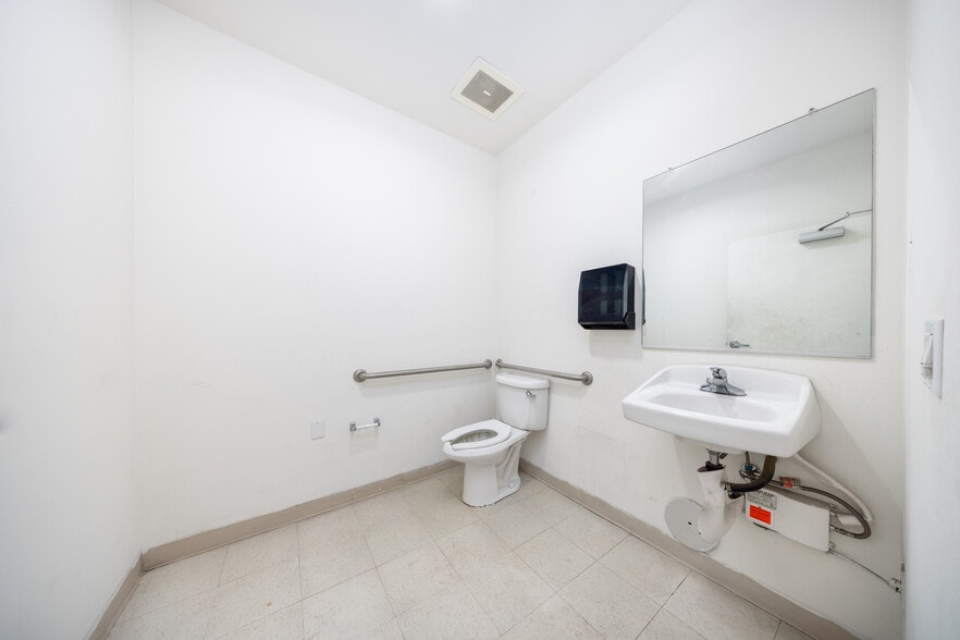 More Photos Of 1773 W San Bernardino Rd, West Covina Warehouse For Sale