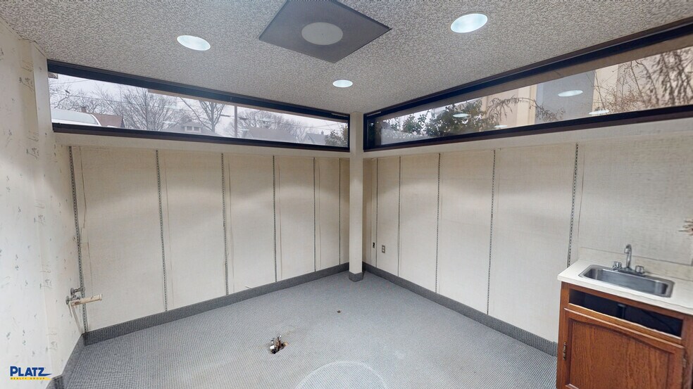 More Photos Of 1515 E Market St, Warren Medical For Lease