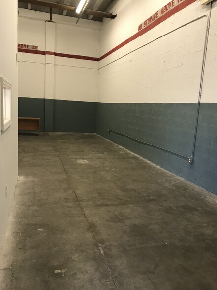 More Photos Of 10601-10677 NW 122nd St, Medley Warehouse For Lease