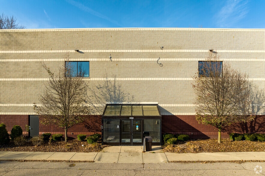 More Photos Of 34375 S Gratiot Ave, Clinton Township Office For Sale