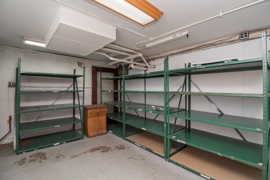 More Photos Of 71 N Williams St, Crystal Lake Storefront Retail Residential For Sale