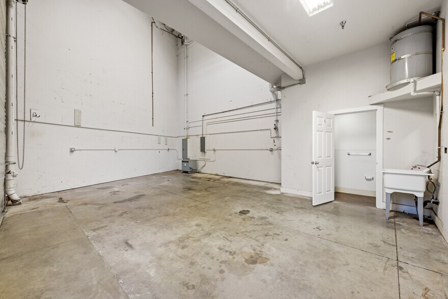 More Photos Of 1435 Technology Ln, Petaluma Research And Development For Sale