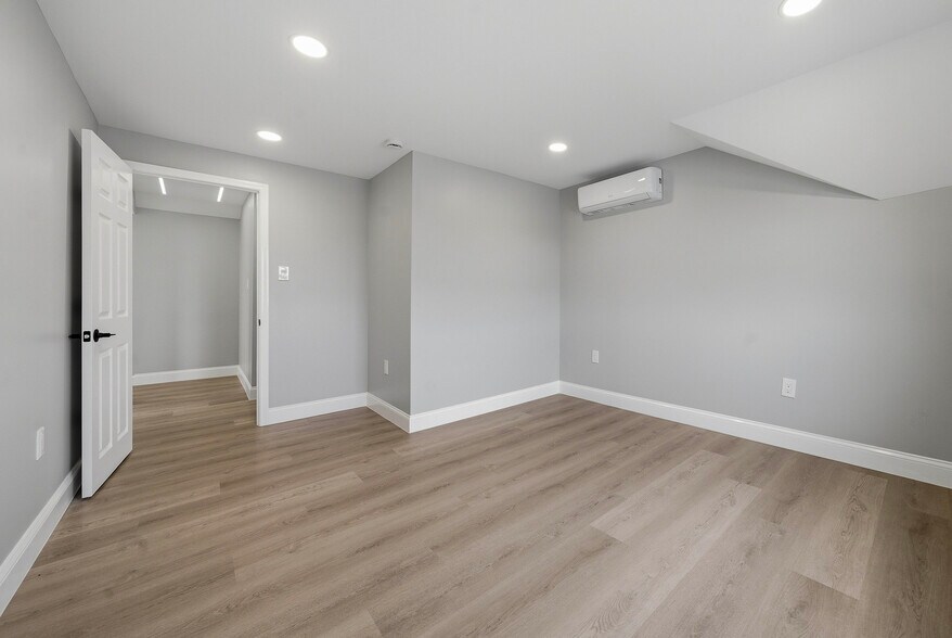 More Photos Of 729 Dekalb Pike, King Of Prussia Office For Lease