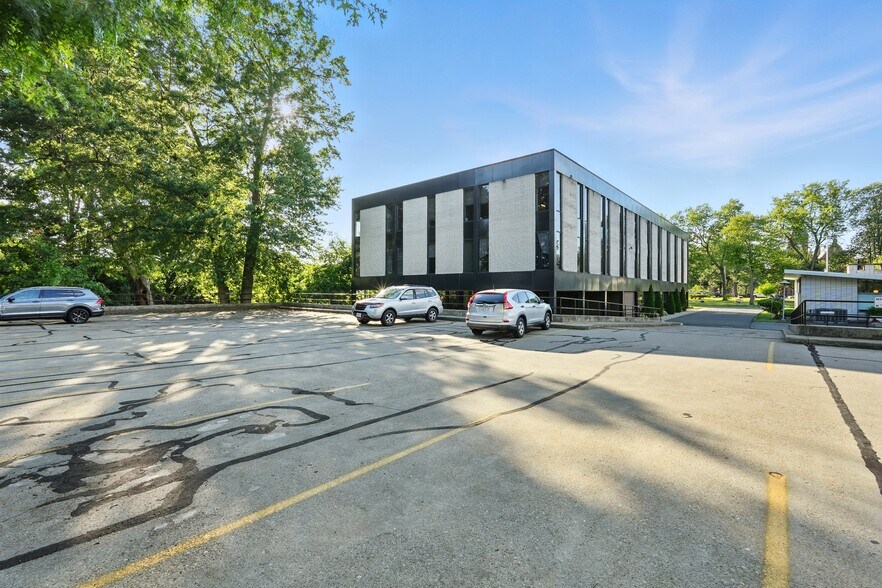 More Photos Of 117 Park Ave, West Springfield Office For Sale