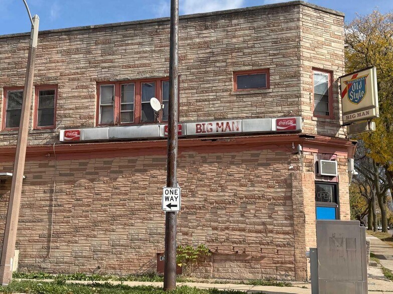 More Photos Of 1932 W Capitol Dr, Milwaukee General Retail For Sale