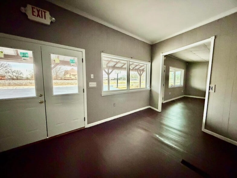 More Photos Of 359 W Shadburn Ave, Buford Freestanding For Sale