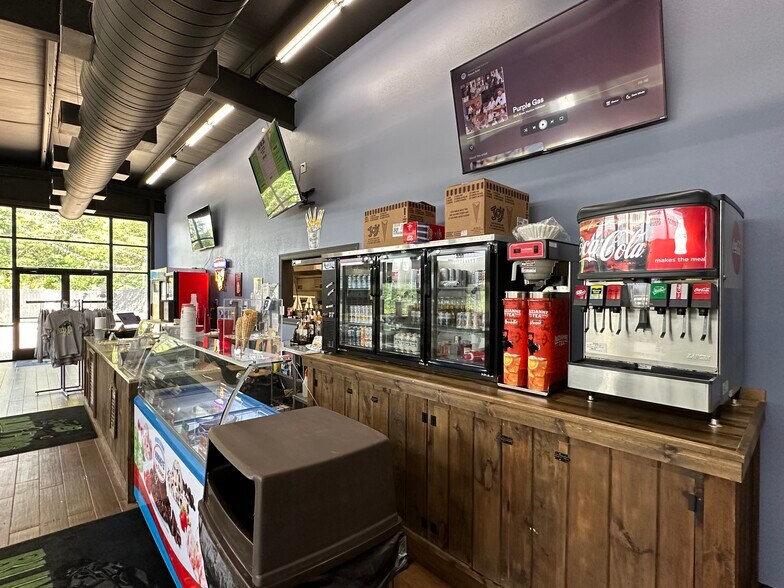 More Photos Of 277 Luther Seiber Blvd, Pioneer Restaurant For Sale