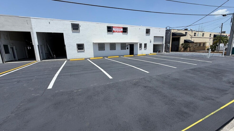 More Photos Of 1705-1707 W 32nd Pl, Hialeah Warehouse For Lease