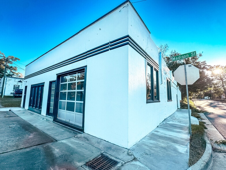 More Photos Of 827 N Madison St, Thomasville Freestanding For Sale