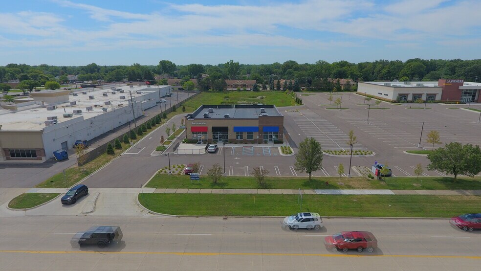 More Photos Of 29597-29613 7 Mile Rd, Livonia Freestanding For Lease