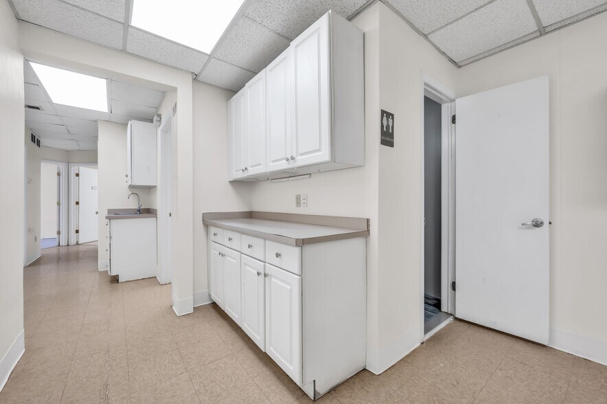 More Photos Of 102-104 S Main St, Manville Office Residential For Lease