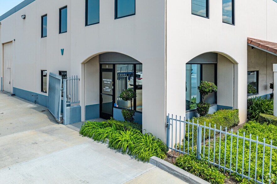 More Photos Of 11135 E Rush St, South El Monte Manufacturing For Lease