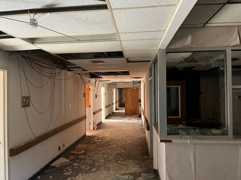 More Photos Of 407 E Ash St, Perry Medical For Sale