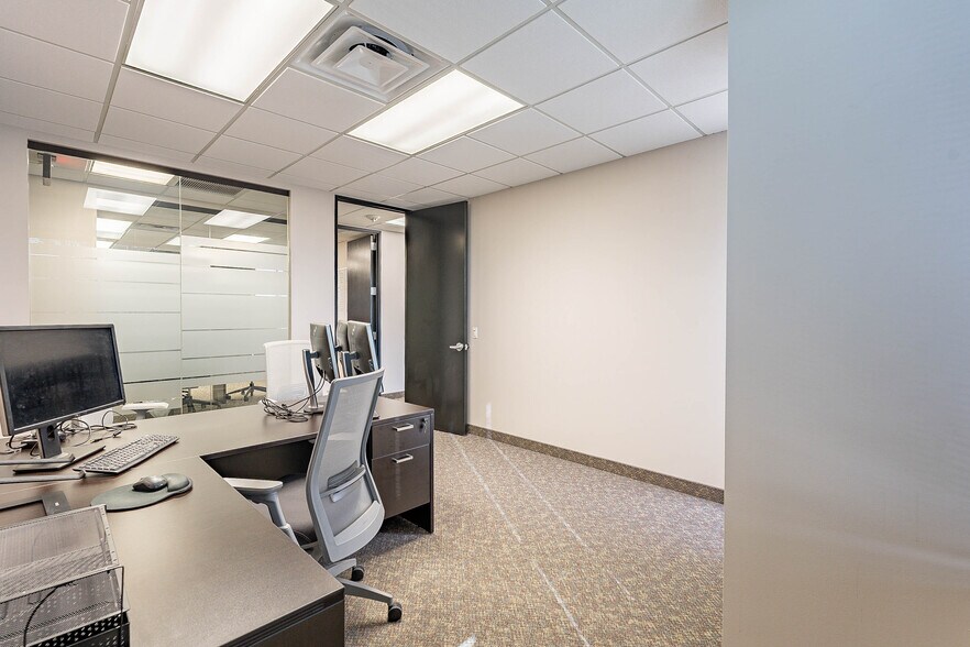 More Photos Of 7310 N 16th St, Phoenix Office For Lease