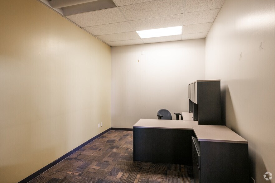 More Photos Of 2200 S Monaco Pky, Denver Unknown For Lease