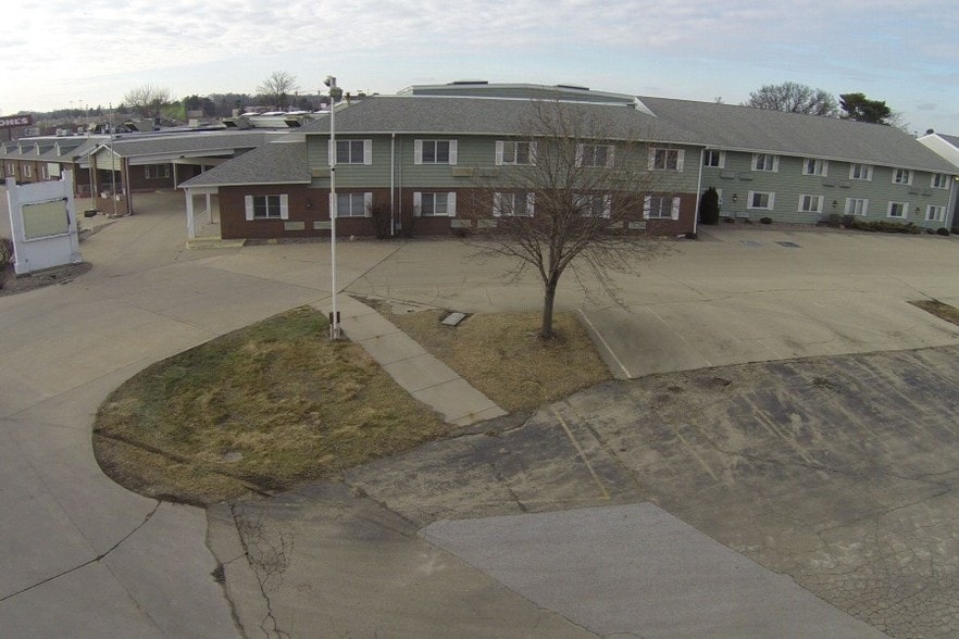 More Photos Of 2300 Lincoln Way, Clinton Hotel For Sale