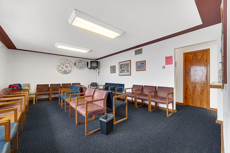 More Photos Of 2331 45th St, Highland Medical For Sale