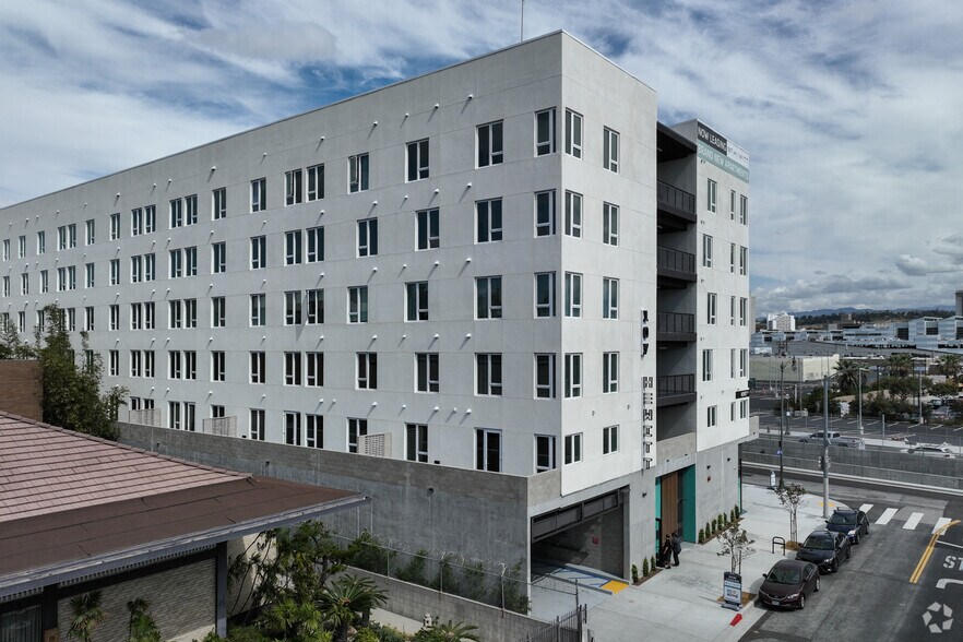 More Photos Of 107 S Hewitt St, Los Angeles Apartments For Lease