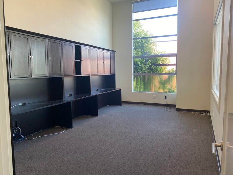 More Photos Of 2833 7th St, Berkeley Office For Lease