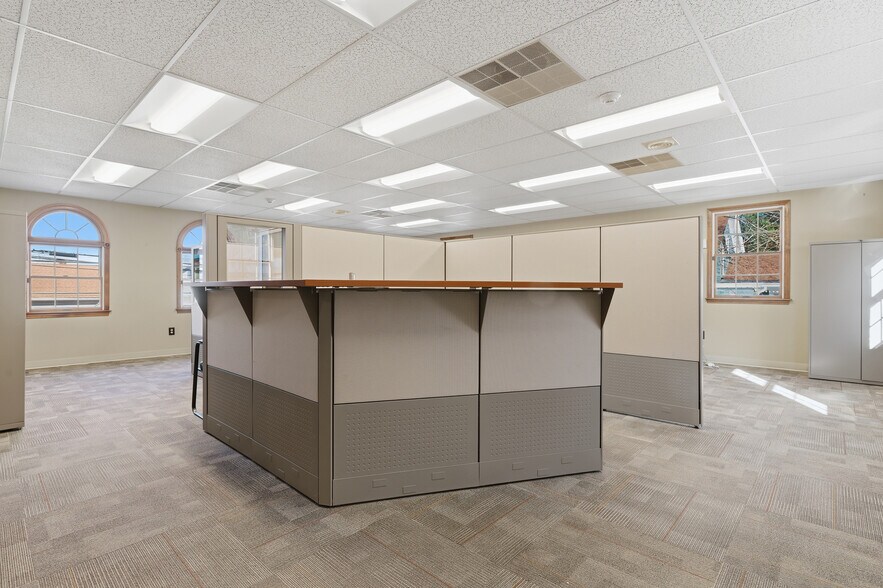 More Photos Of 352 Park Ave, Woonsocket Office For Sale