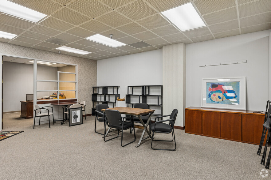 More Photos Of 300 Walnut St, Des Moines Apartments For Sale