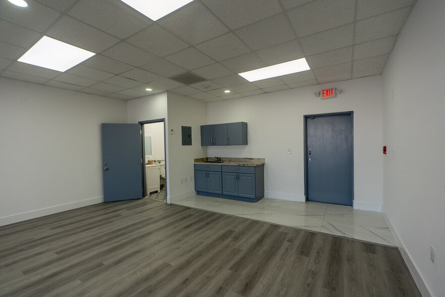 More Photos Of 7506-7560 NW 70th St, Miami Unknown For Lease