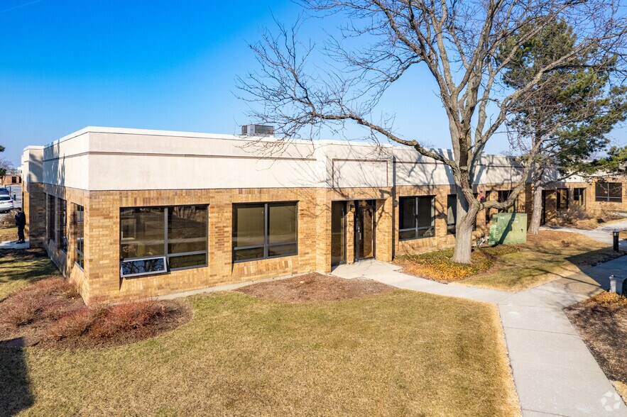 More Photos Of , Arlington Heights Office For Sale