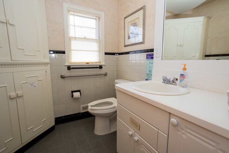 More Photos Of 73 Amboy Ave, Metuchen Medical For Sale