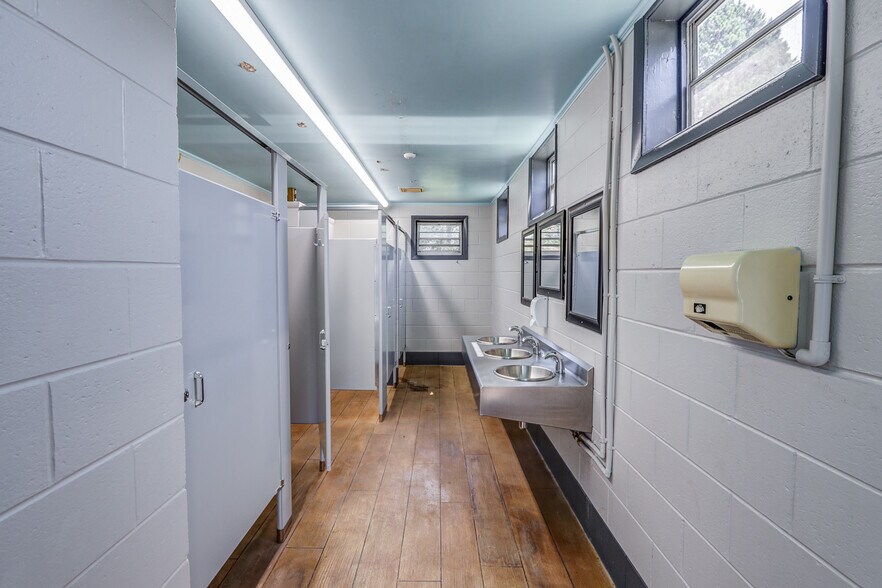 More Photos Of 1105 W Lake Rd, Spout Spring Trailer Camper Park For Sale