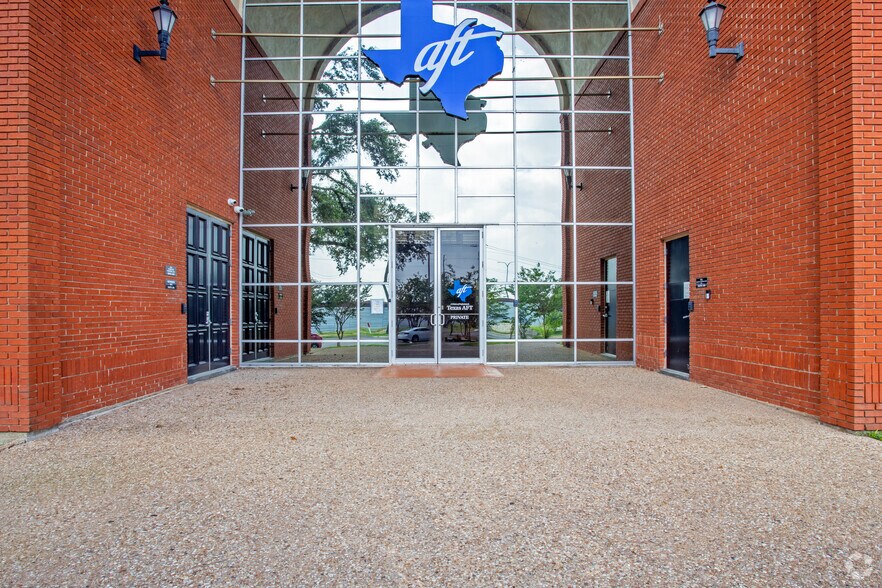 More Photos Of 912 Bastrop Hwy, Austin Office For Lease