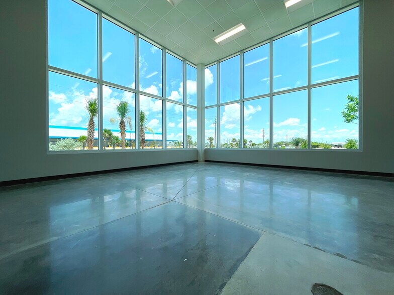 More Photos Of 16351 Lee, Fort Myers Unknown For Lease