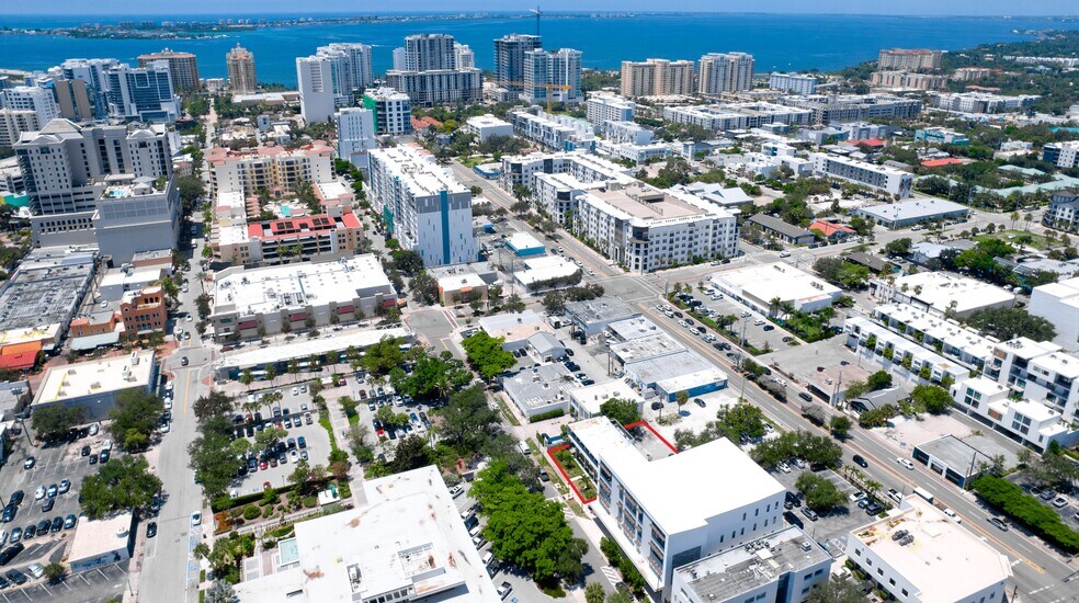 More Photos Of 1551 2nd St, Sarasota Office For Sale