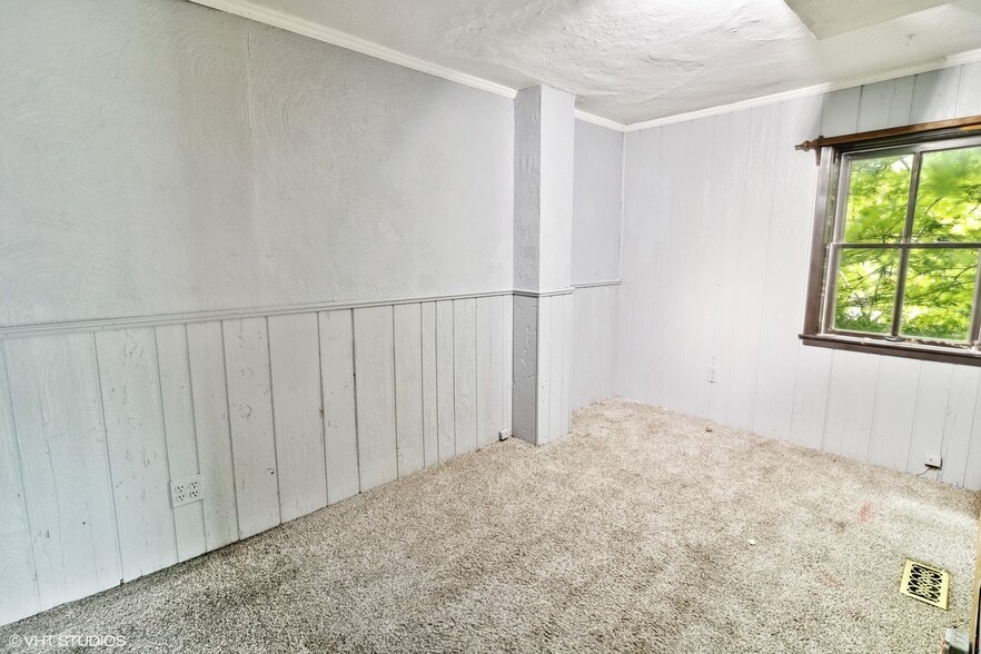 More Photos Of 438 N Hough St, Barrington Office For Sale