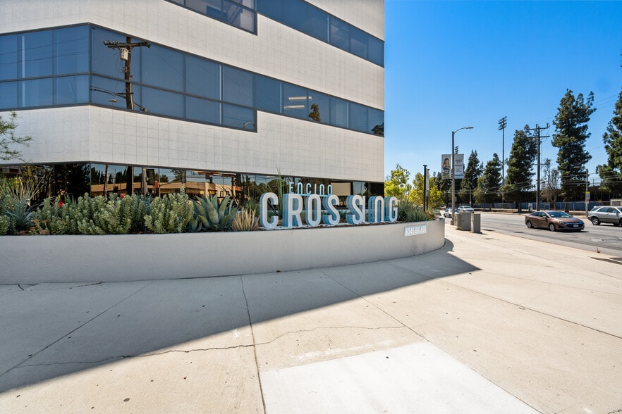 More Photos Of 6345 Balboa Blvd, Encino Unknown For Lease