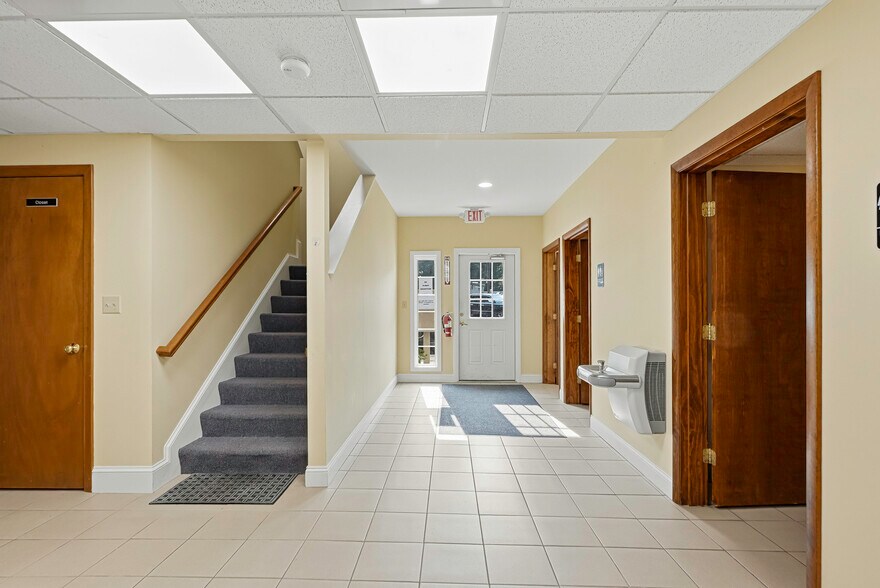 More Photos Of 37 Pierce St, Northborough Office For Sale
