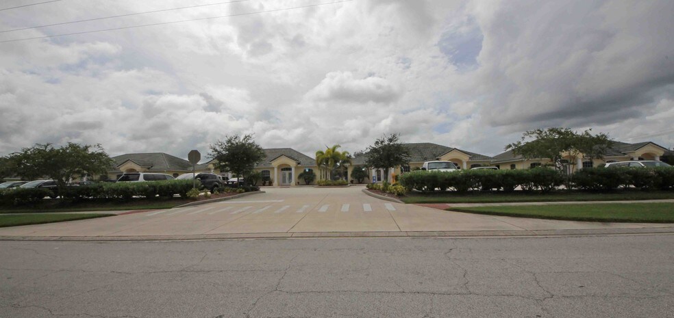 More Photos Of 1215-1217 Admiralty Blvd, Rockledge Office For Sale