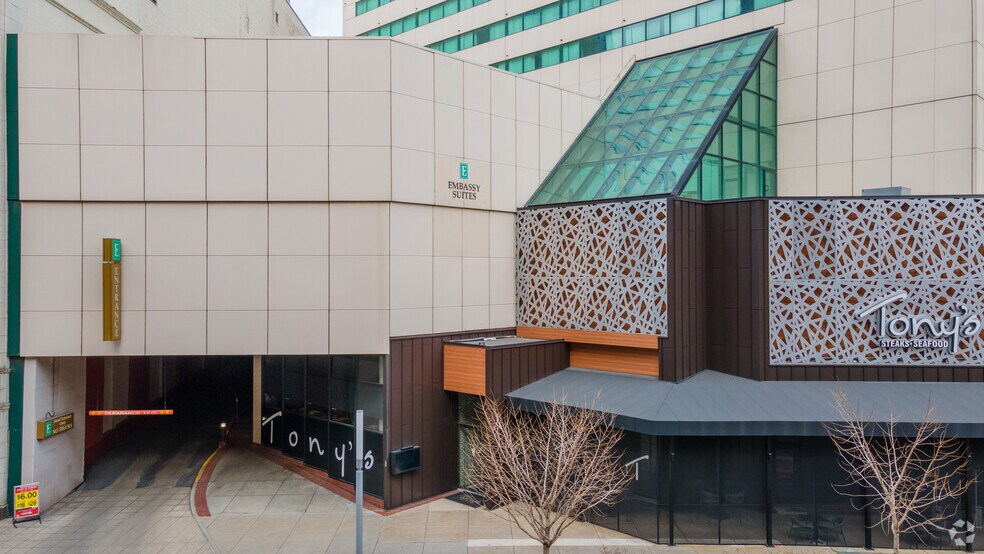 More Photos Of 110 W Washington St, Indianapolis Hotel For Lease